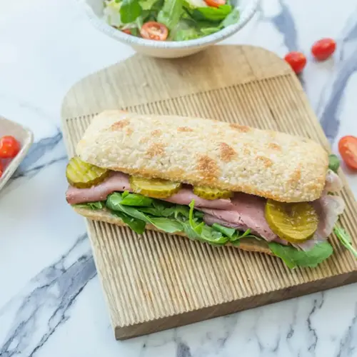 烤牛肉恰巴塔三明治