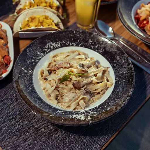 奶油雞肉阿爾弗雷多麵